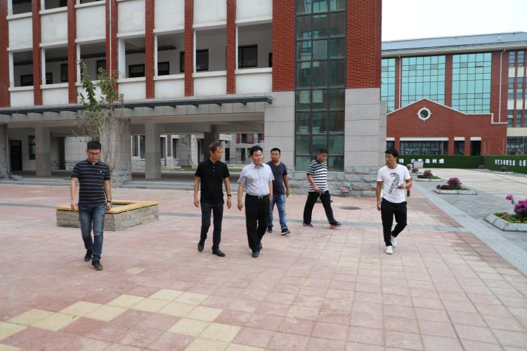 金水区教体局领导莅临艺术小学金科校区进行开学工作视察